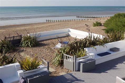 Beach House : Popular Self Catering .